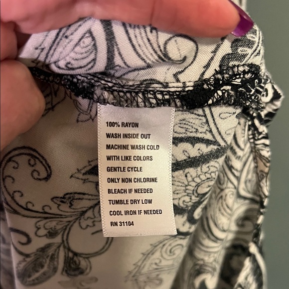 new directions Black and White Paisley Tunic Top - Picture 3 of 6